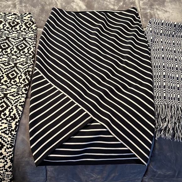 Bundle of 3 Zara skirts - Picture 3 of 4